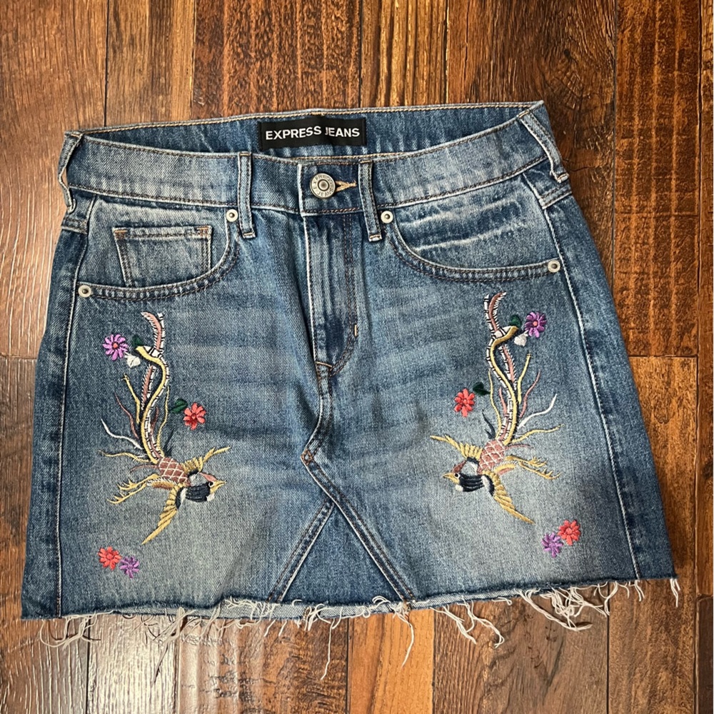 Embroidered denim skirt